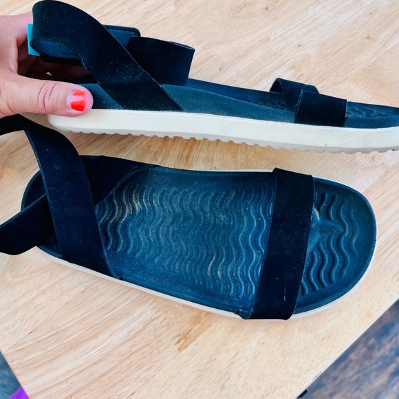 Native Sandals - Picture 4 of 4